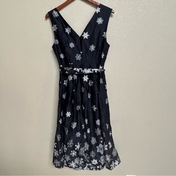 ModCloth “The Snow Must Go On” Black Silver Snowflake Wrap A-Line Dress Size 8 - Picture 2 of 7